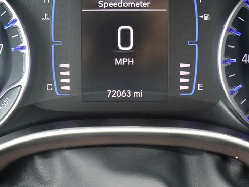 Used 2023 Chrysler Voyager LX image 30