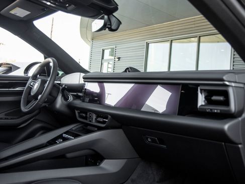 Used 2025 Porsche Macan Electric image 44