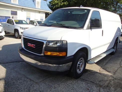 Used 2024 GMC Savana 2500 w/ Driver Convenience Package image 2