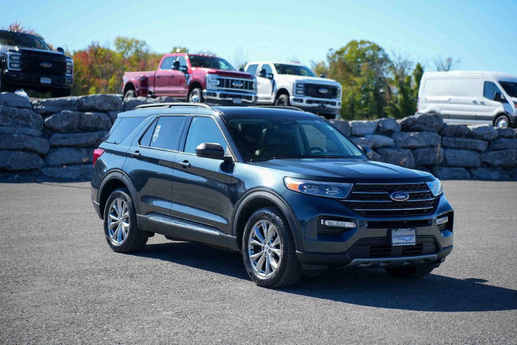 Used 2023 Ford Explorer XLT w/ Equipment Group 202A AWD/4WD image 3
