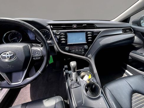 Used 2019 Toyota Camry SE FWD image 7