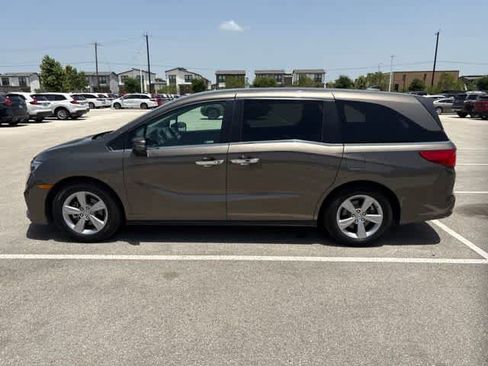 Used 2019 Honda Odyssey EX image 2