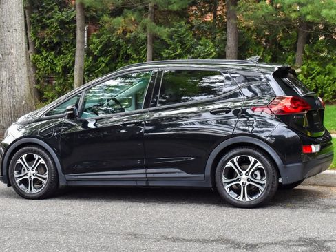 Used 2020 Chevrolet Bolt Premier w/ Infotainment Package FWD image 5
