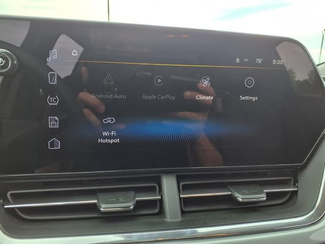 Used 2025 Chevrolet Trax LT FWD image 28
