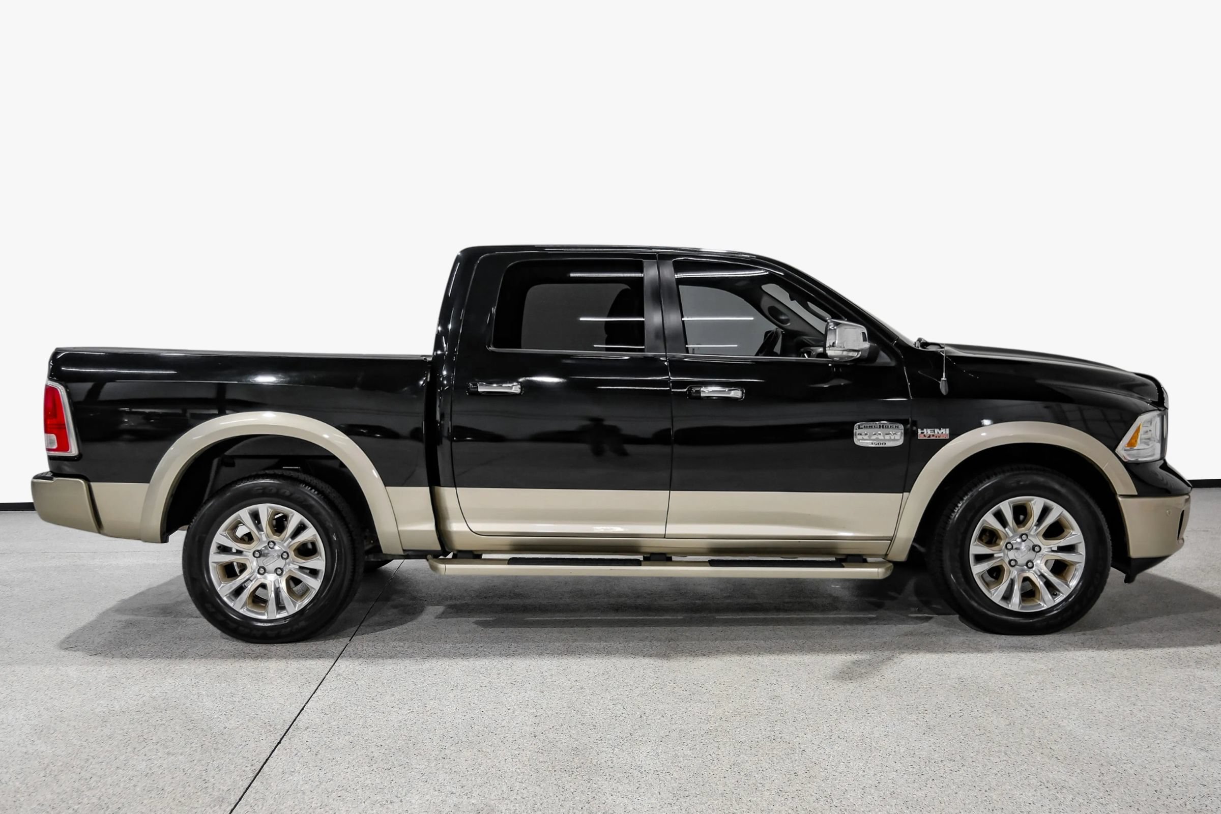 Used 2016 RAM 1500 Laramie Longhorn w/ Convenience Group AWD/4WD image 5