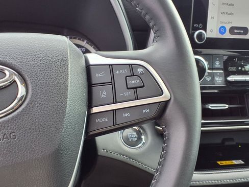Used 2023 Toyota Highlander XLE FWD image 14