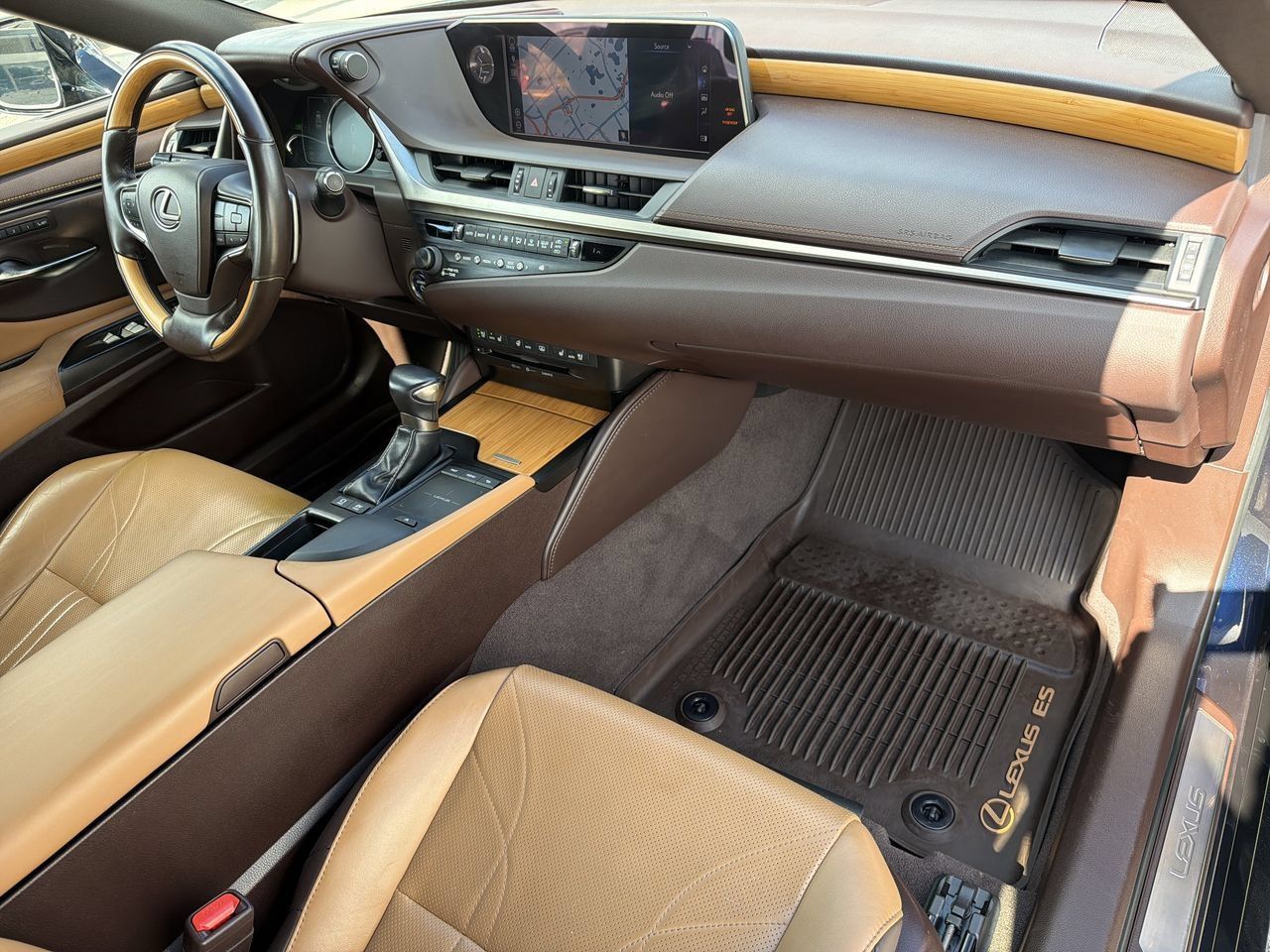 Used 2019 Lexus ES 300h w/ Accessory Package 2 FWD image 12