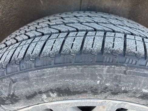 Used 2023 GMC Yukon SLT w/ SLT Luxury Package image 11