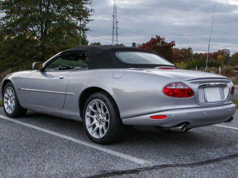 Used 2001 Jaguar XK8 Convertible image 17