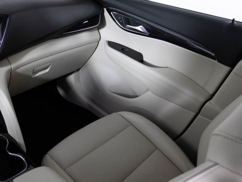 Used 2022 Buick Envision Essence w/ Safety Package image 32