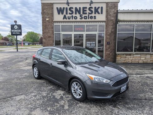 Used 2017 Ford Focus SE w/ Cold Weather Package FWD image 1