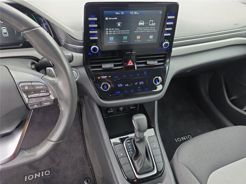 Used 2020 Hyundai Ioniq SE image 28