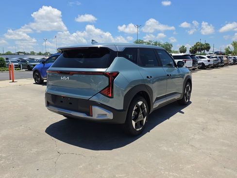 New 2027 Kia Seltos S FWD image 8
