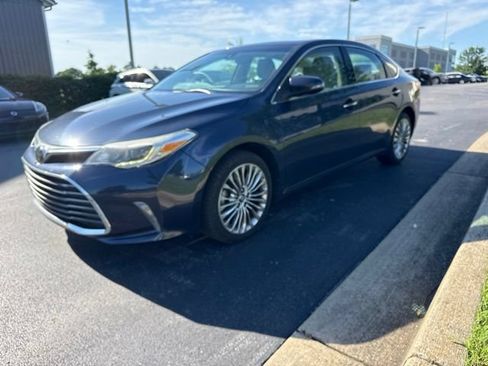 Used 2018 Toyota Avalon Limited FWD image 10