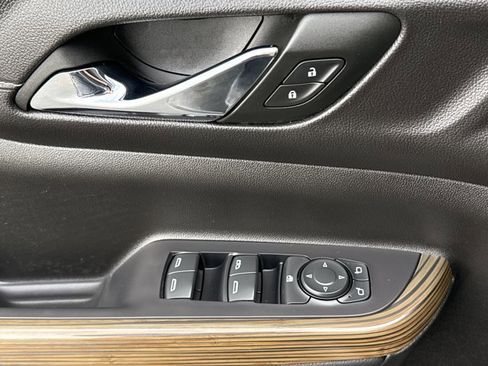 Used 2022 GMC Acadia SLE w/ Driver Convenience Package image 18