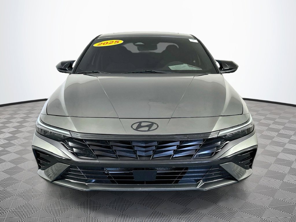 Used 2025 Hyundai Elantra SEL FWD image 3