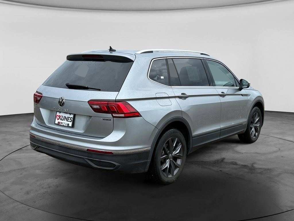 Used 2023 Volkswagen Tiguan SE AWD/4WD image 9