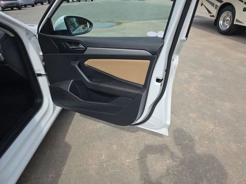 Used 2019 Volkswagen Jetta SE w/ Cold Weather Package image 45