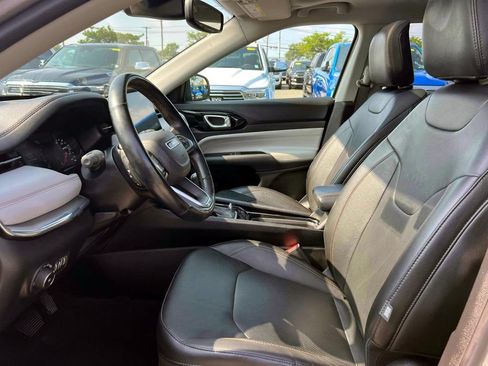 Certified 2022 Jeep Compass Limited w/ Sun and Sound Group AWD/4WD image 16