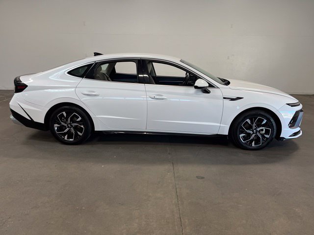 Used 2024 Hyundai Sonata SEL FWD image 2
