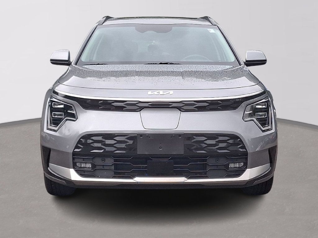 Used 2023 Kia Niro Wave w/ Wave Preserve Package FWD image 2