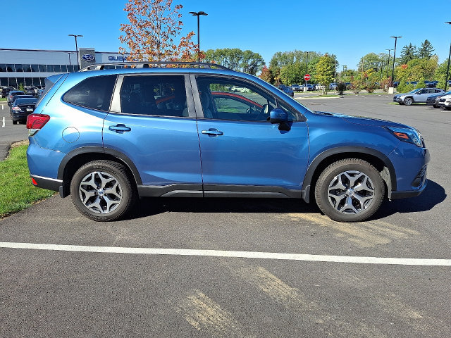 Used 2022 Subaru Forester Premium AWD/4WD image 7