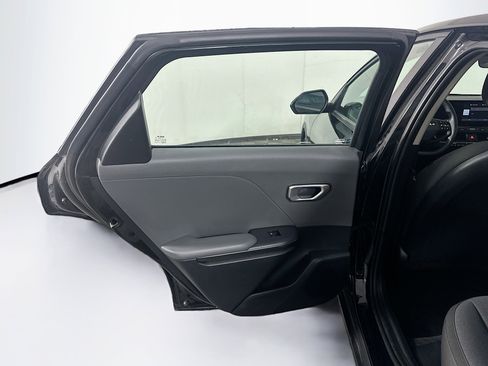 Used 2025 Kia K4 LXS image 27