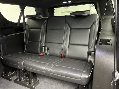Used 2021 Chevrolet Suburban Premier w/ Premium Package AWD/4WD image 15