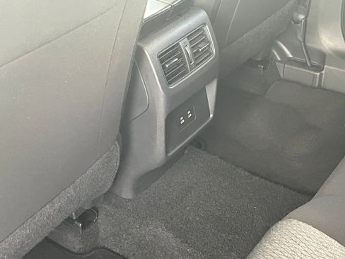 Used 2025 Nissan Rogue SV image 24