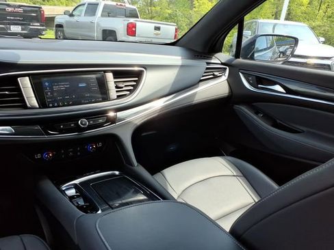 Used 2024 Buick Enclave Essence w/ Sport Touring Edition FWD image 21