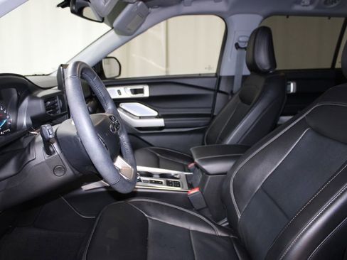Used 2023 Ford Explorer Limited w/ Limited Technology Package RWD image 14