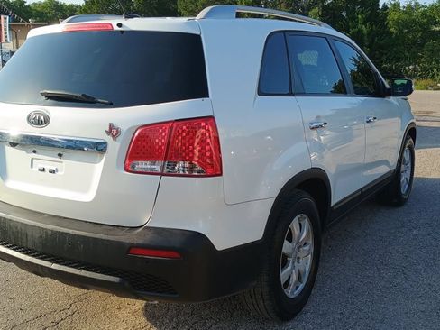 Used 2012 Kia Sorento LX w/ Convenience Pkg FWD image 3