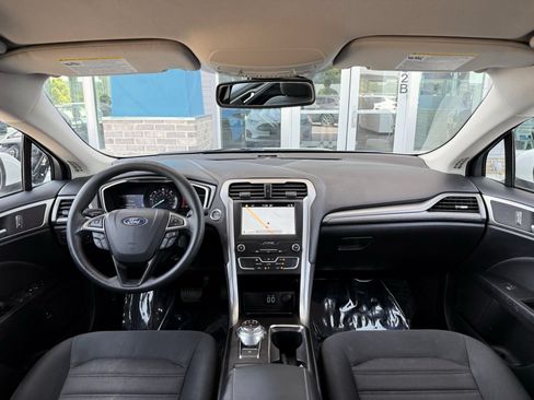 Used 2019 Ford Fusion SE FWD image 22