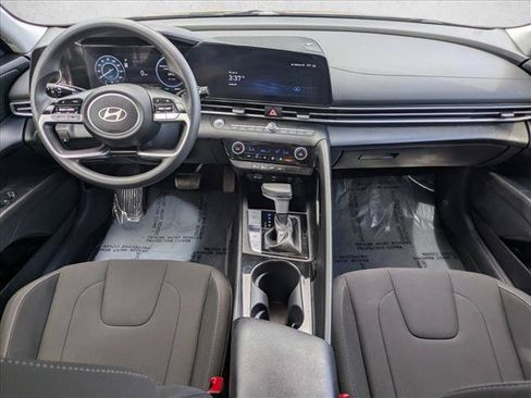 Used 2024 Hyundai Elantra Blue FWD image 17