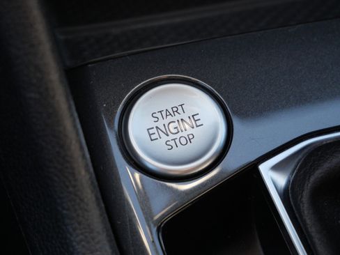 Certified 2024 Volkswagen Tiguan SE w/ Panoramic Sunroof Package FWD image 27