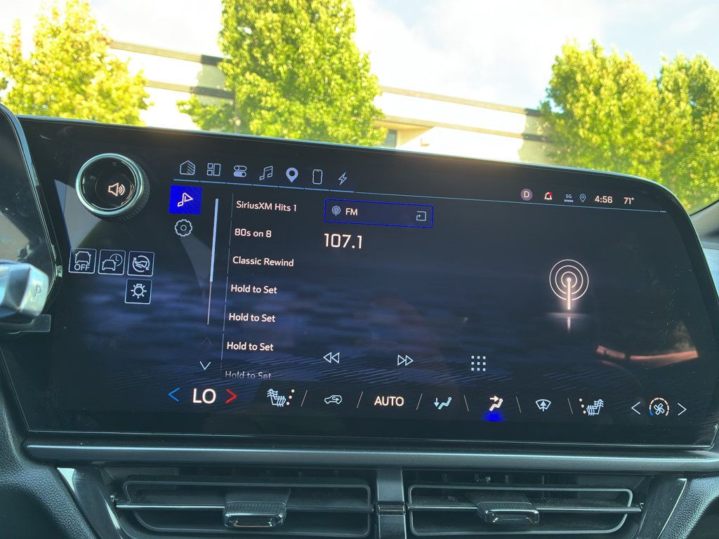 Used 2024 Chevrolet Equinox EV RS FWD image 29