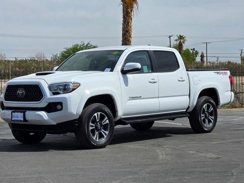 Used 2019 Toyota Tacoma TRD Sport AWD/4WD image 8
