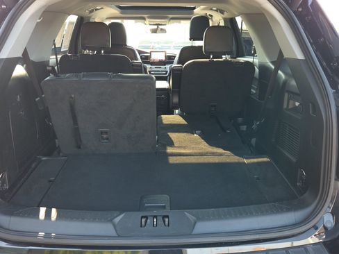 Used 2022 Ford Explorer XLT w/ Equipment Group 202A AWD/4WD image 28