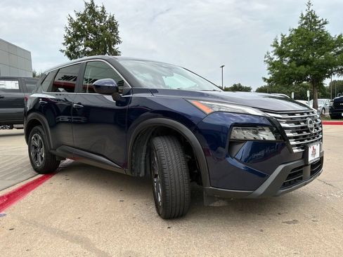 Used 2025 Nissan Rogue SV FWD image 4