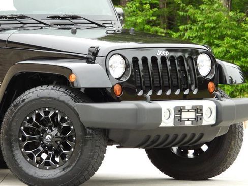Used 2013 Jeep Wrangler Sahara w/ Connectivity Group AWD/4WD image 12