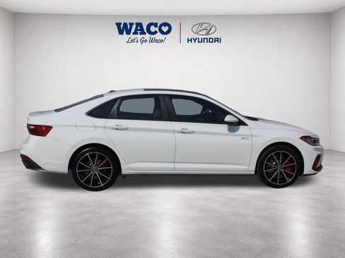 Used 2025 Volkswagen Jetta GLI Autobahn FWD image 9