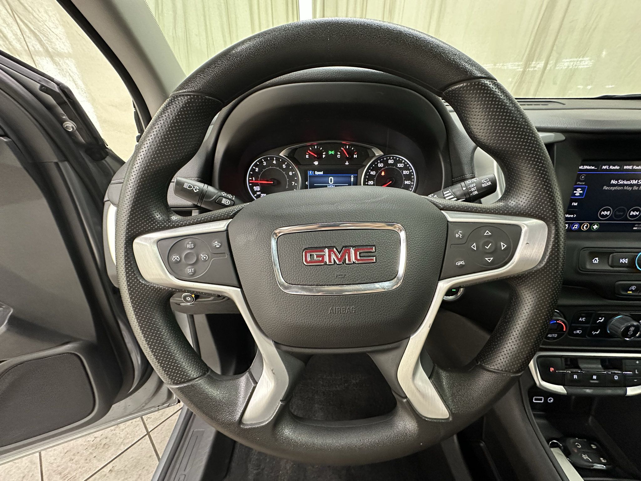 Used 2024 GMC Terrain SLE w/ Elevation Edition AWD/4WD image 28