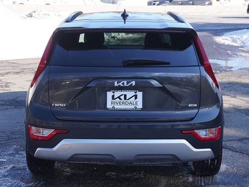 Used 2023 Kia Niro LX image 11