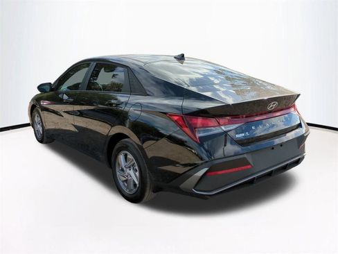 New 2026 Hyundai Elantra SE image 7