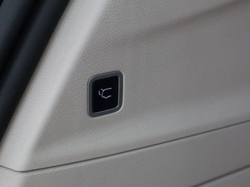 Used 2023 Chrysler Pacifica Touring-L FWD image 27
