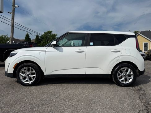 Used 2023 Kia Soul LX w/ LX Technology Package FWD image 3