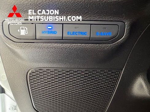 Used 2023 Jeep Wrangler Unlimited Sahara AWD/4WD image 17