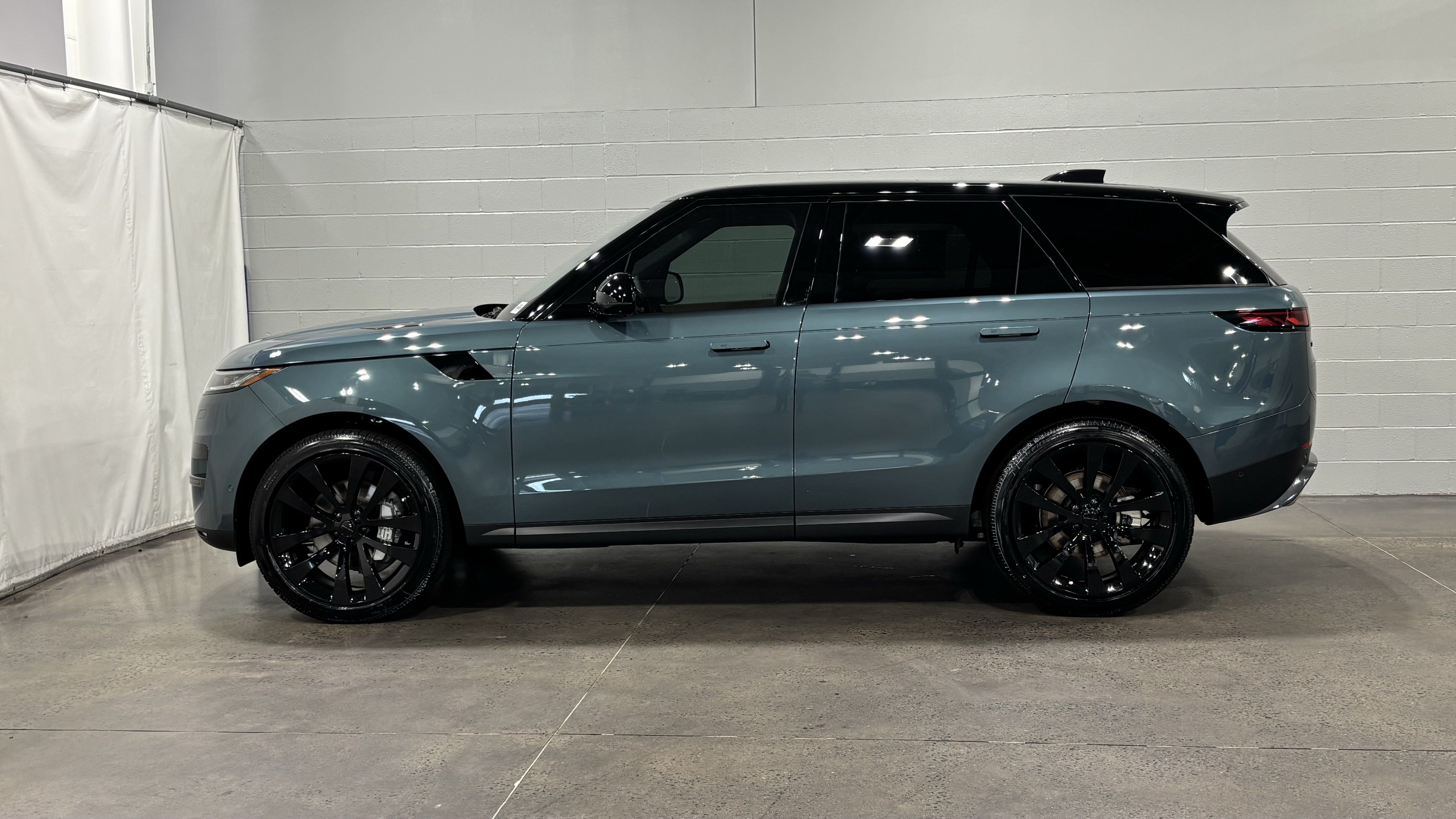 New 2026 Land Rover Range Rover Sport SE AWD/4WD image 7