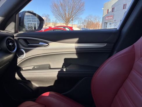 Certified 2024 Alfa Romeo Stelvio Veloce image 22