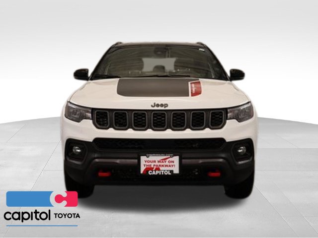 Used 2025 Jeep Compass Trailhawk AWD/4WD image 6